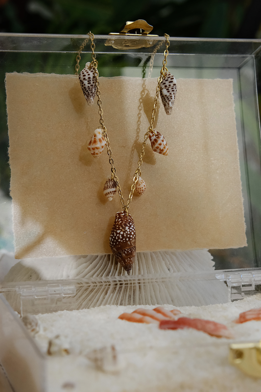 Charm Spotted Conch Necklace